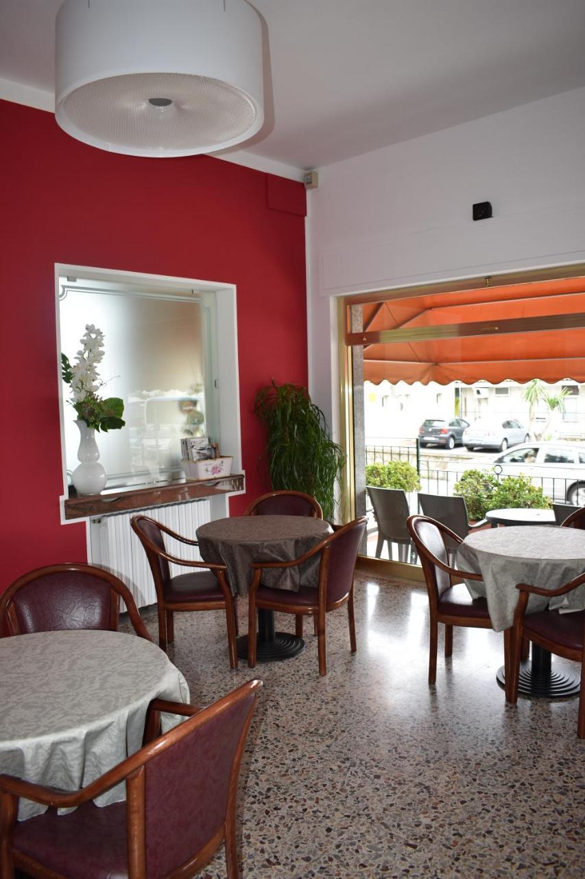 Hotel Garden Marina dʼMarina dʼAndora 外观 照片