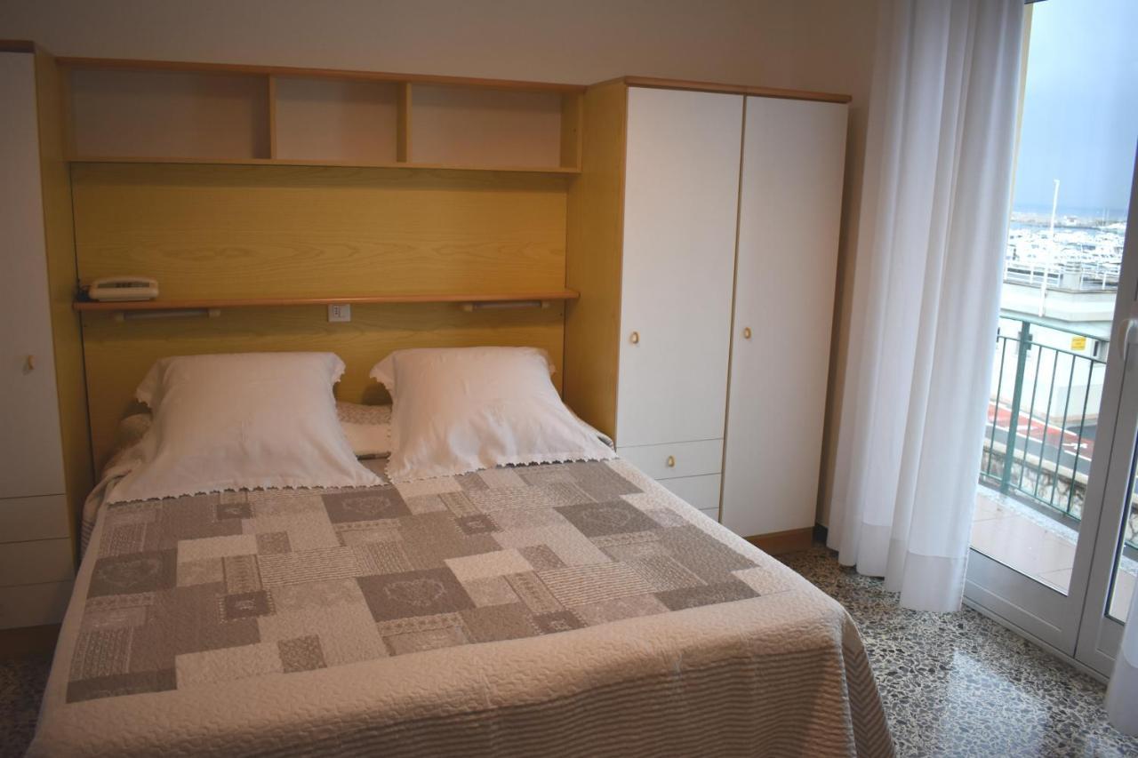 Hotel Garden Marina dʼMarina dʼAndora 外观 照片