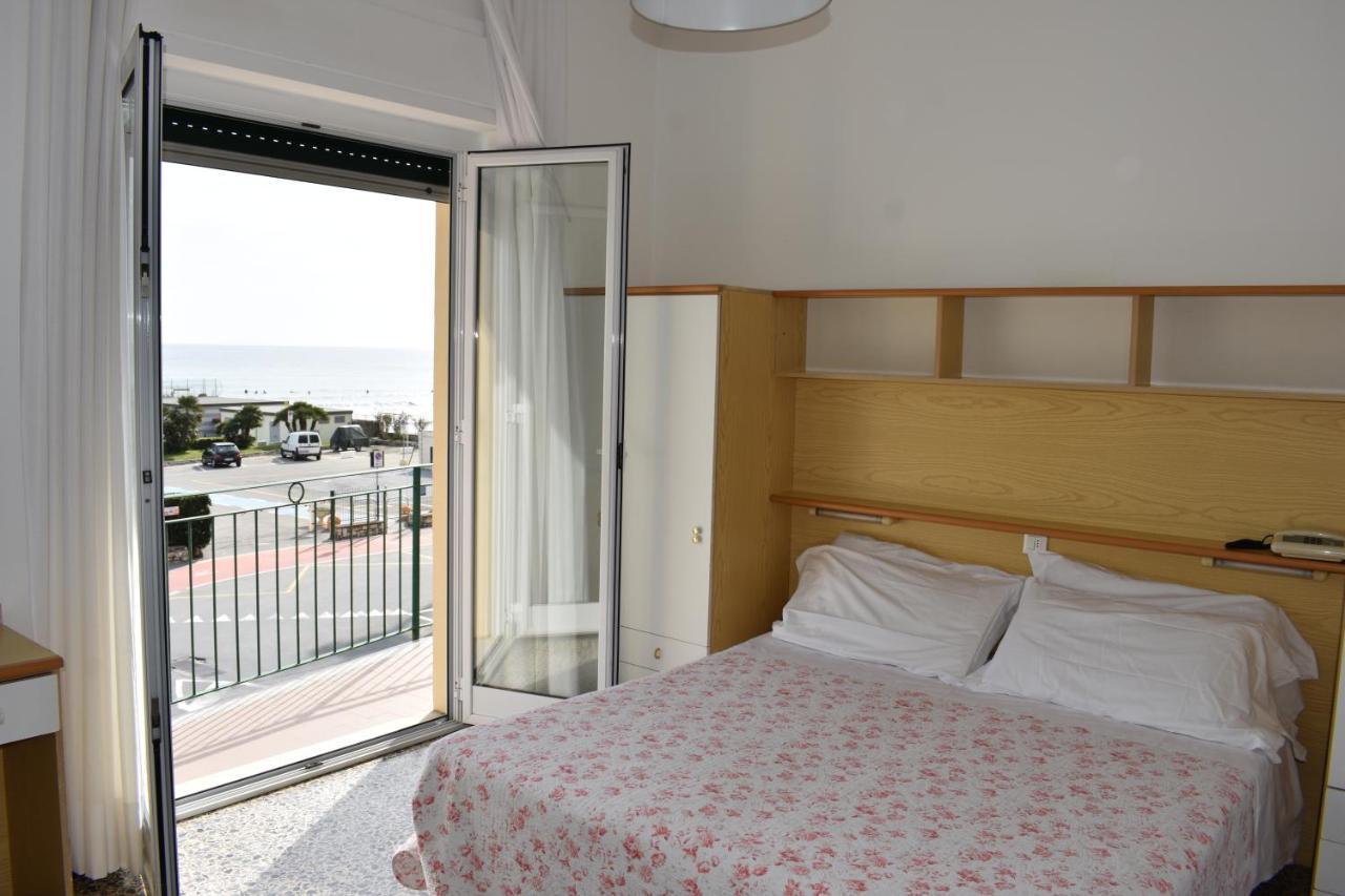 Hotel Garden Marina dʼMarina dʼAndora 外观 照片