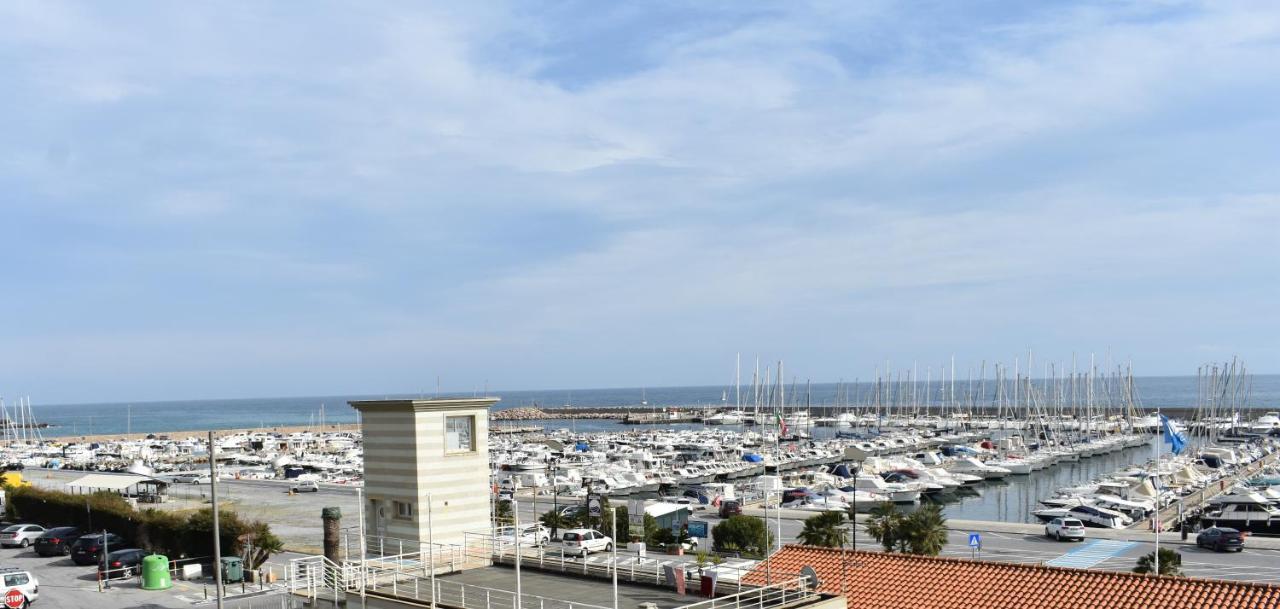 Hotel Garden Marina dʼMarina dʼAndora 外观 照片